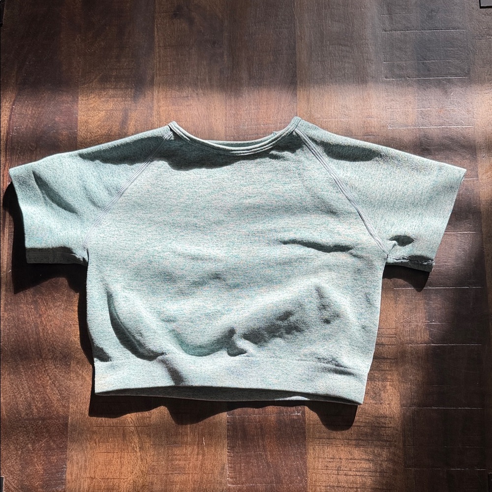Cropped Heathered Green Short Sleeve Sweatshirt